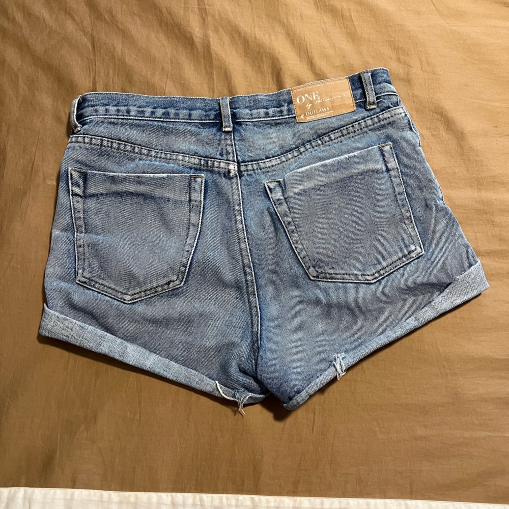 One by One Teaspoon Outlaw Shorts Distressed Medium Wash Rolled Hem Size 26 - Picture 3 of 5